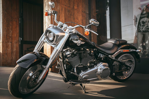 2020-Harley-Davidson-Road-King-Black. An example of an optimized image.